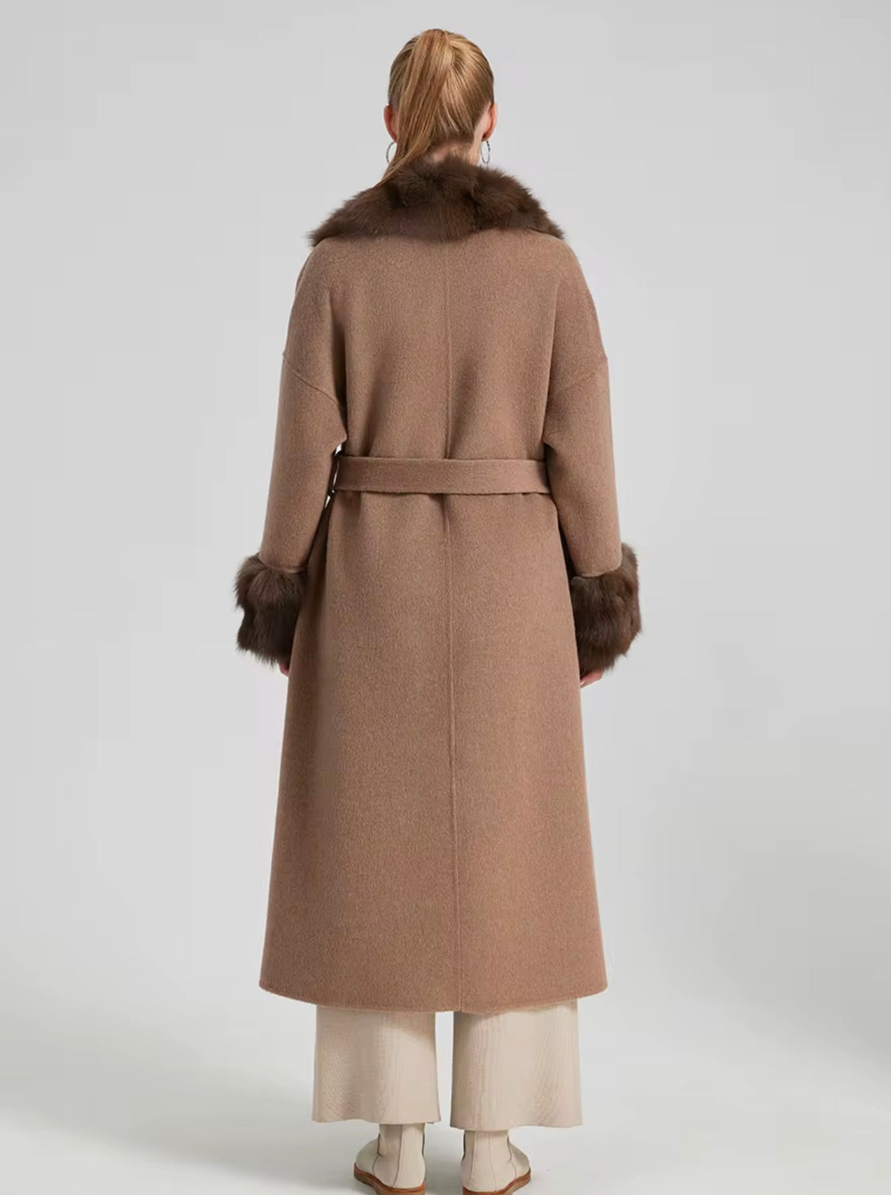 Der Verona Kaschmir- und Pelzmantel