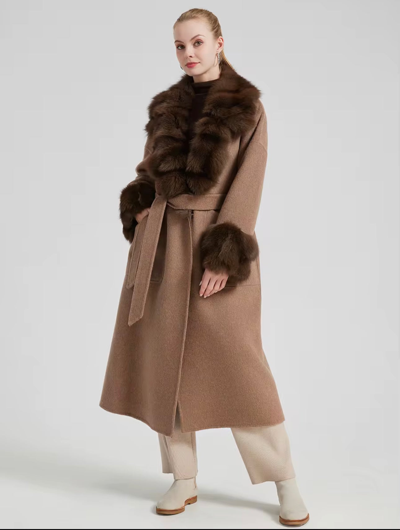 Der Verona Kaschmir- und Pelzmantel