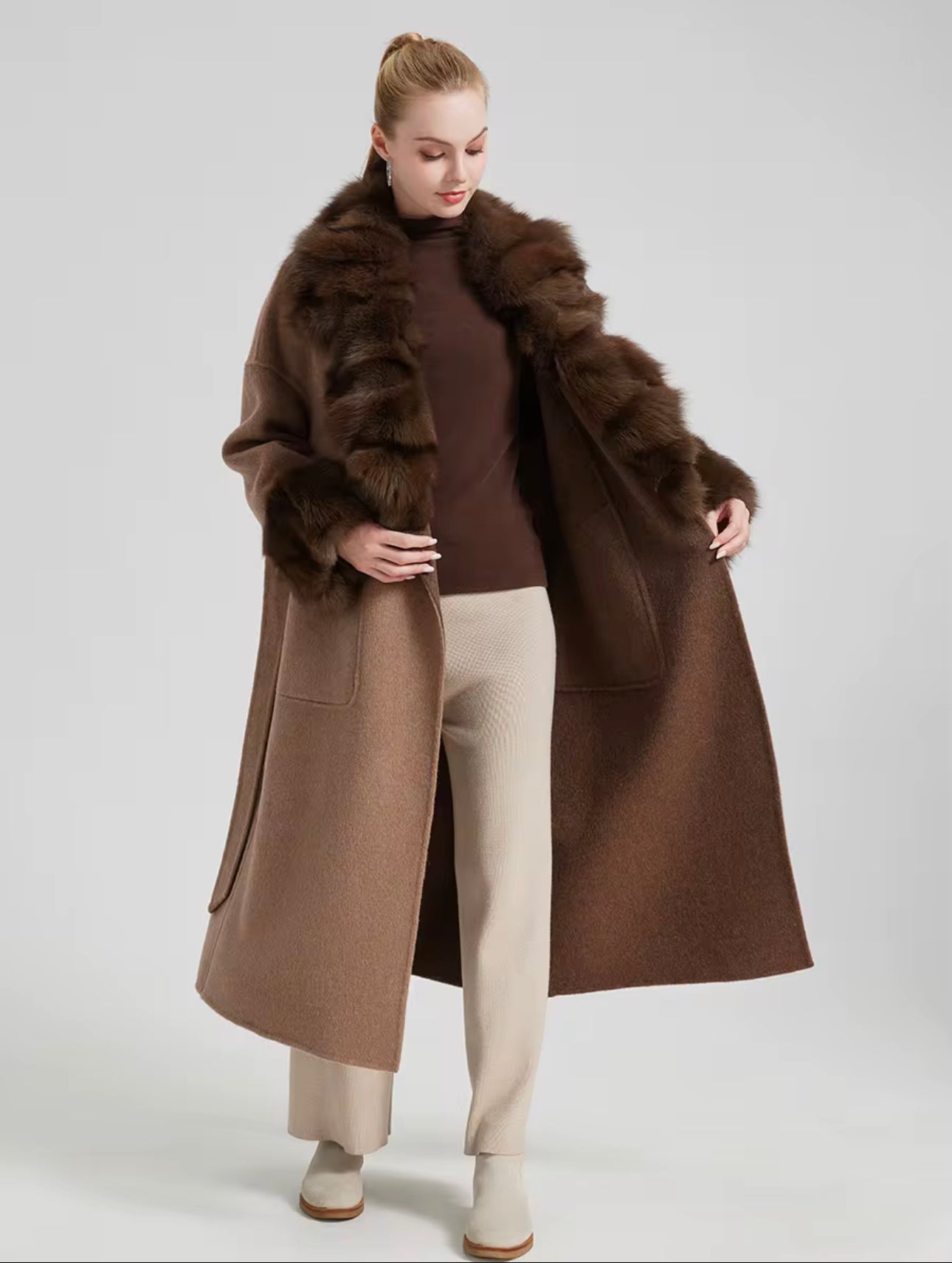 Der Verona Kaschmir- und Pelzmantel